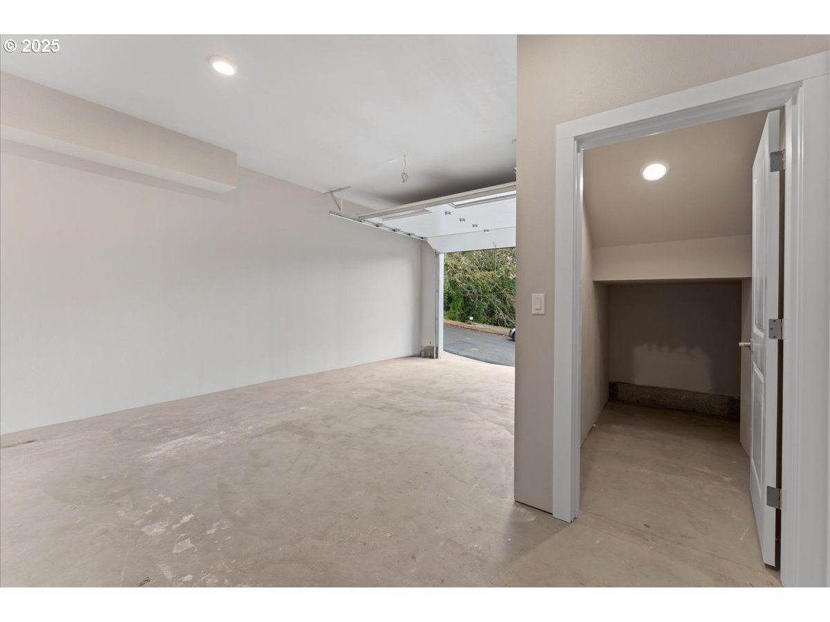 9818 Southwest 34th Place Portland, OR 97219 - Photo 21 of 23