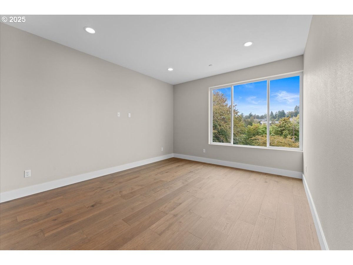 9818 Southwest 34th Place Portland, OR 97219 - Photo 6 of 23