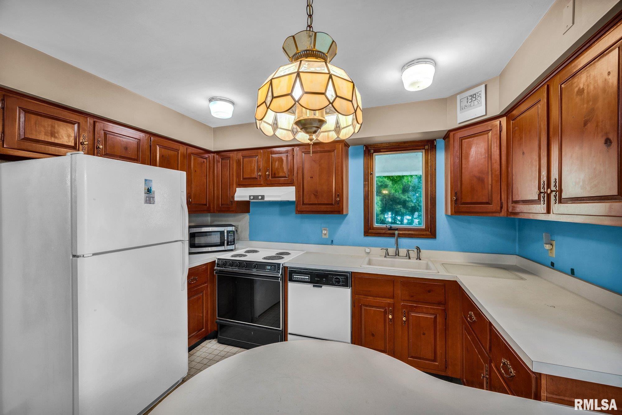 4330 South Banbury Cove Mapleton, IL 61547 - Photo 18 of 44