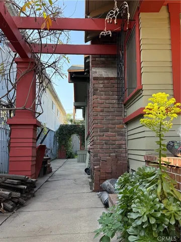 $1,035,000 | 287 Kennebec Avenue, Long Beach, CA 90803