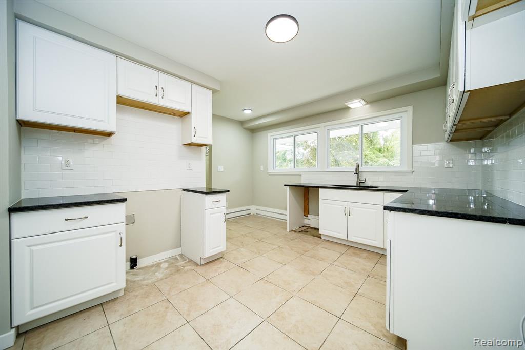 29200 Utley Road Farmington Hills, MI 48334 - Photo 10 of 64