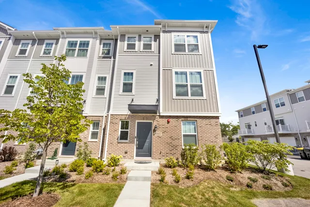 $3,258 | 1037 Wren Road, Des Plaines, IL 60018