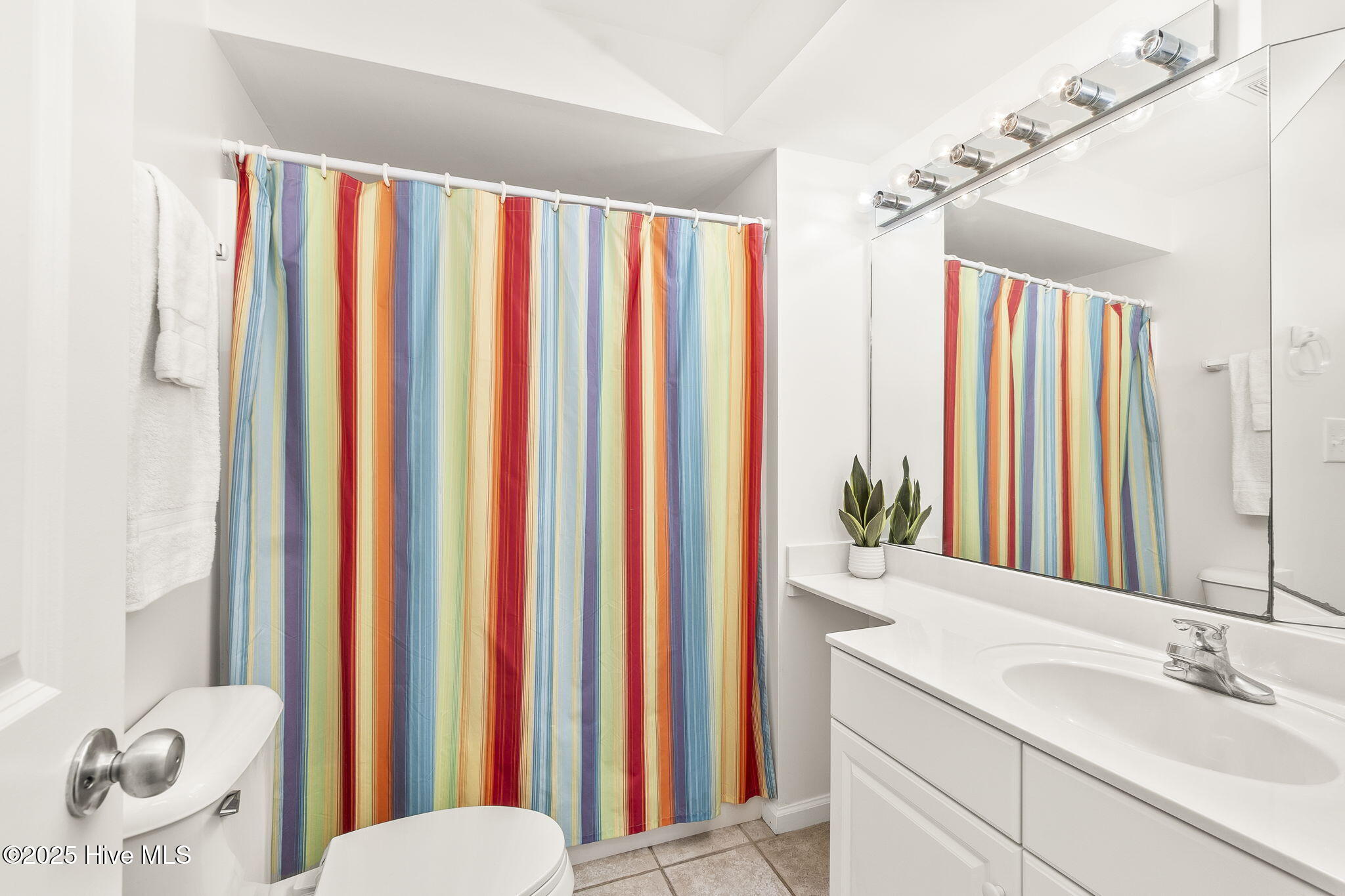 11009 Inlet Drive Emerald Isle, NC 28594 - Photo 24 of 53 Bathroom 2