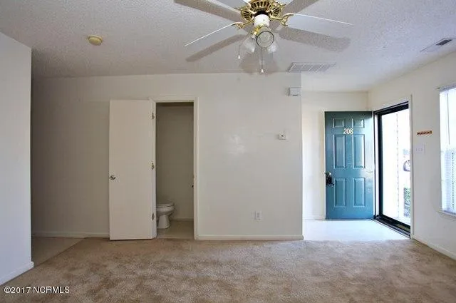 $1,075 | 208 Meadowbrook Lane, Jacksonville, NC 28546