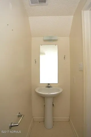 $1,075 | 208 Meadowbrook Lane, Jacksonville, NC 28546