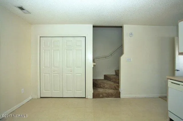 $1,075 | 208 Meadowbrook Lane, Jacksonville, NC 28546