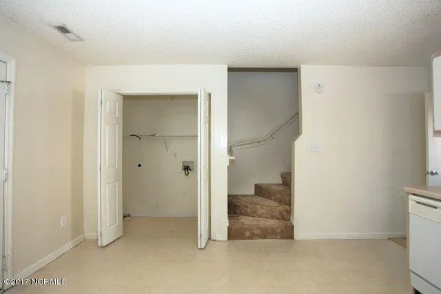 $1,075 | 208 Meadowbrook Lane, Jacksonville, NC 28546