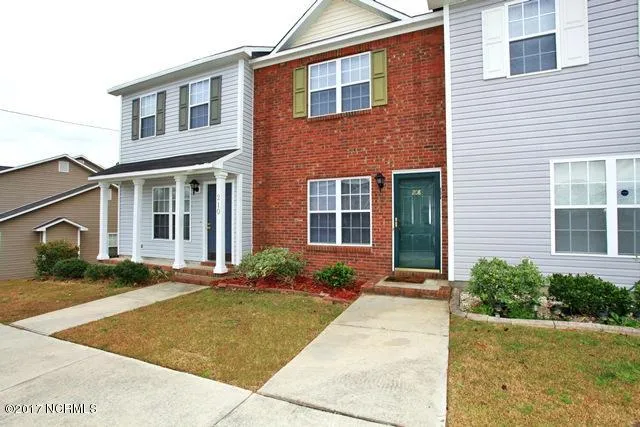 $1,075 | 208 Meadowbrook Lane, Jacksonville, NC 28546