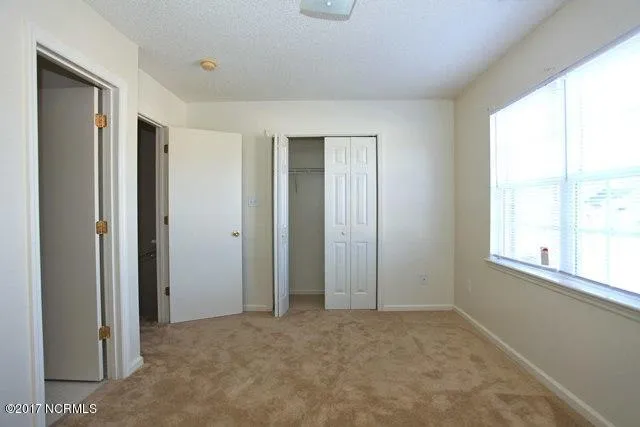 $1,075 | 208 Meadowbrook Lane, Jacksonville, NC 28546