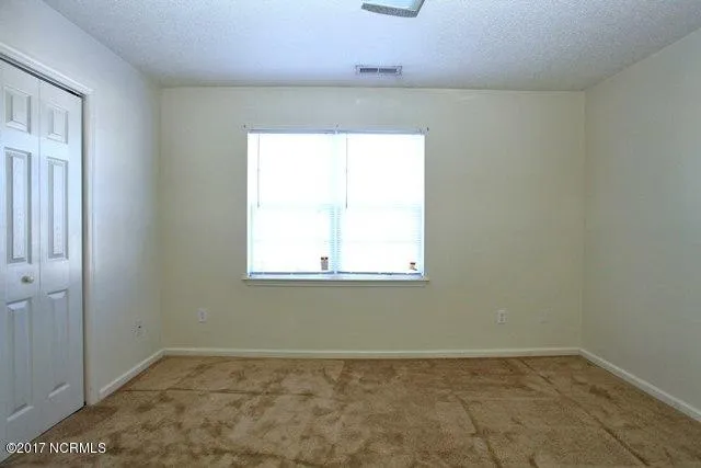 $1,075 | 208 Meadowbrook Lane, Jacksonville, NC 28546