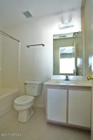 $1,075 | 208 Meadowbrook Lane, Jacksonville, NC 28546