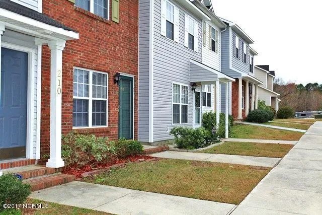 $1,075 | 208 Meadowbrook Lane, Jacksonville, NC 28546