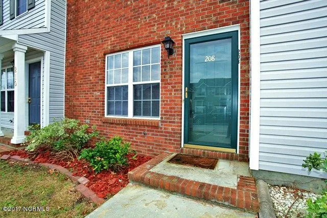 $1,075 | 208 Meadowbrook Lane, Jacksonville, NC 28546