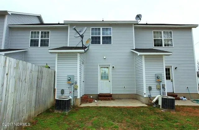 $1,075 | 208 Meadowbrook Lane, Jacksonville, NC 28546