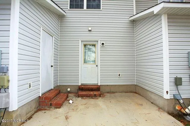 $1,075 | 208 Meadowbrook Lane, Jacksonville, NC 28546