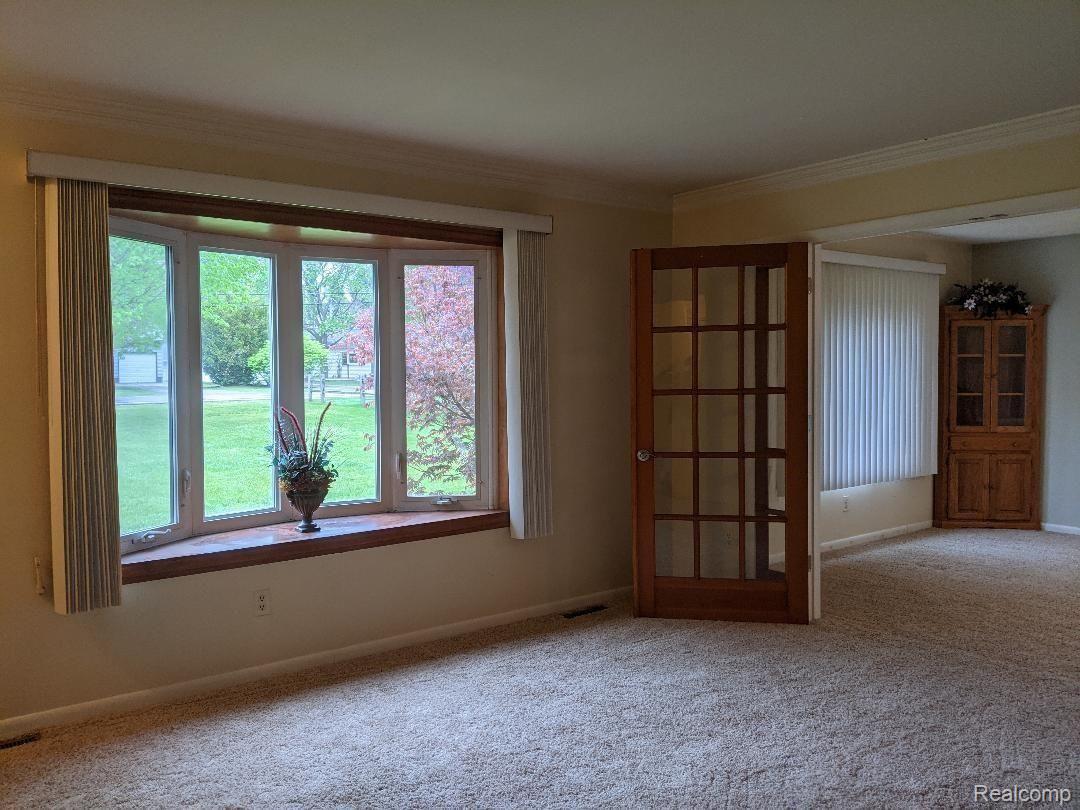 378 Lochaven Road Waterford, MI 48327 - Photo 11 of 13 thumbnail (1).jpg