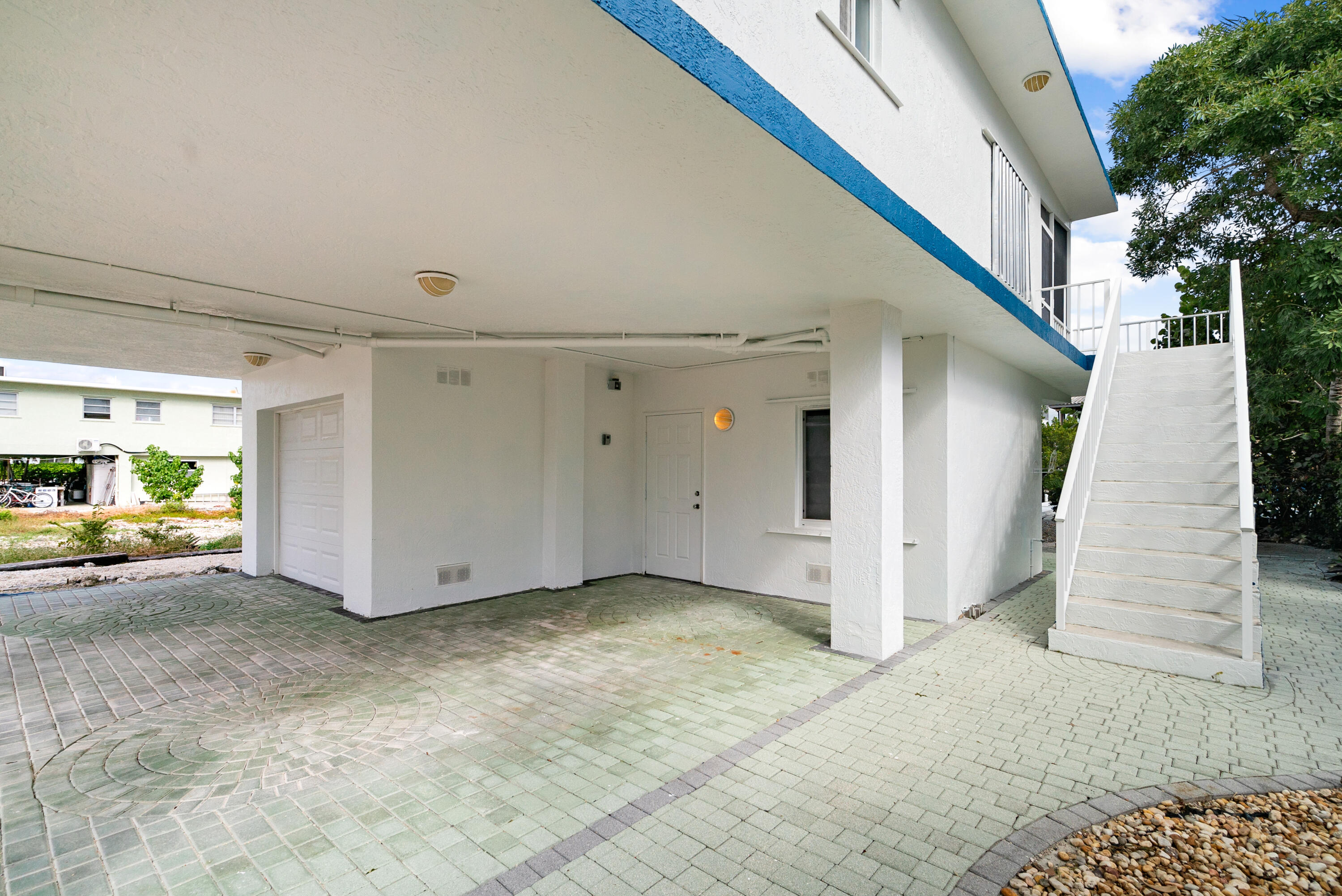 311 Buttonwood Circle Key Largo, FL 33037 - Photo 26 of 38 a view of a livingroom with wooden floor and a ceiling fan