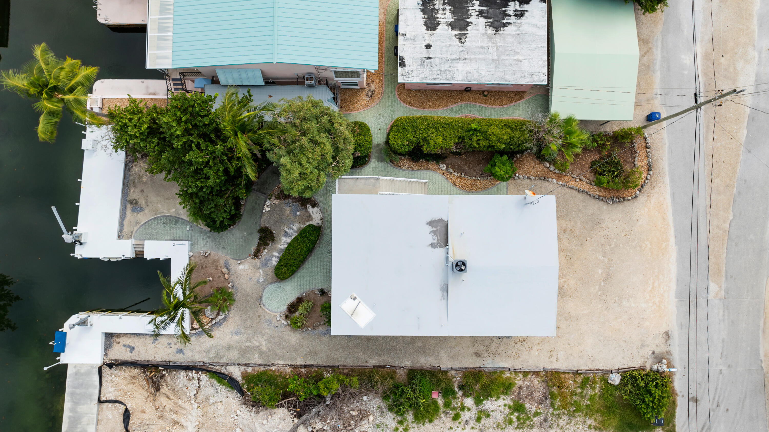 311 Buttonwood Circle Key Largo, FL 33037 - Photo 31 of 38 an aerial view of a house with a yard and sitting area