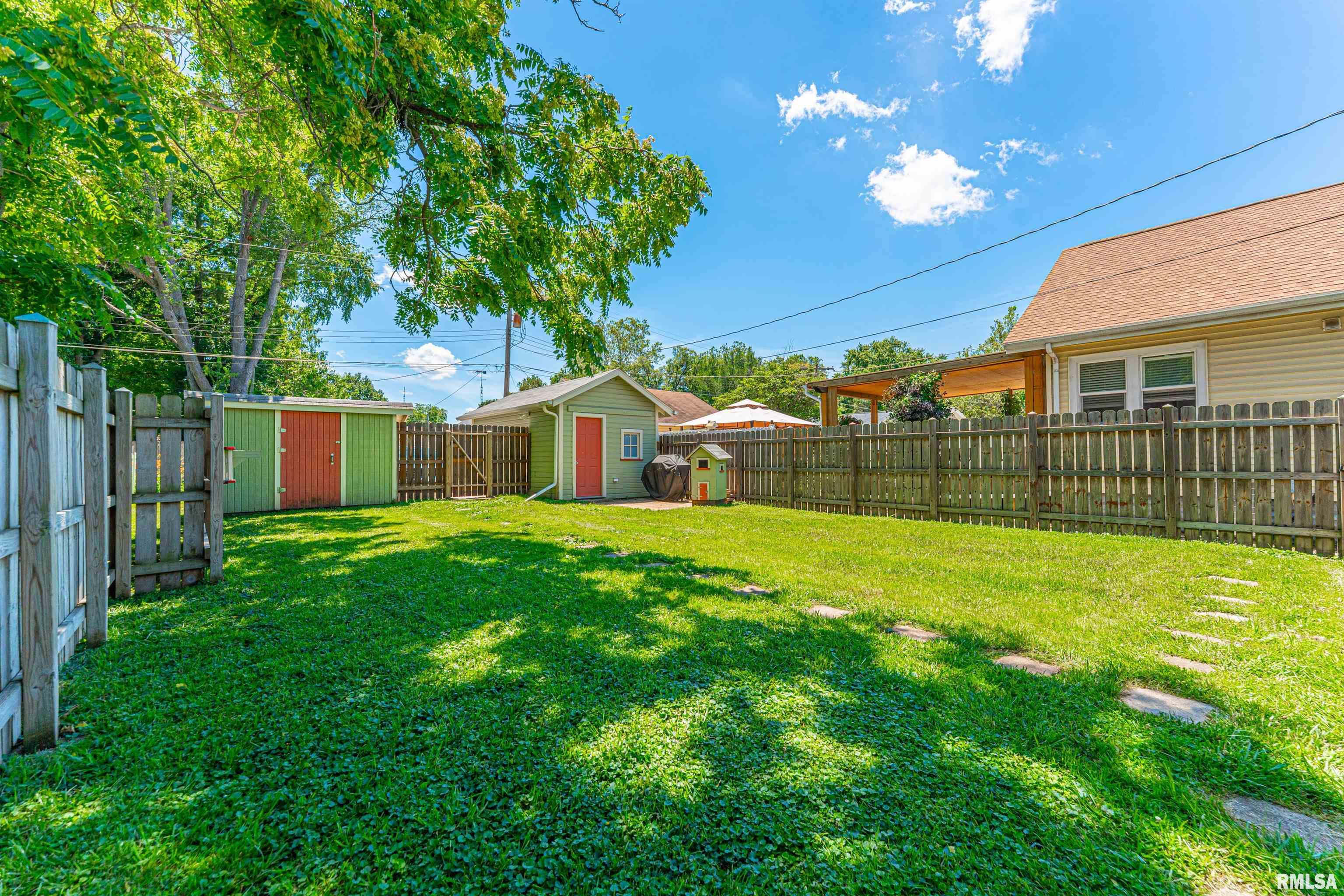 409 Woodlawn Road Lincoln, IL 62656 - Photo 4 of 25