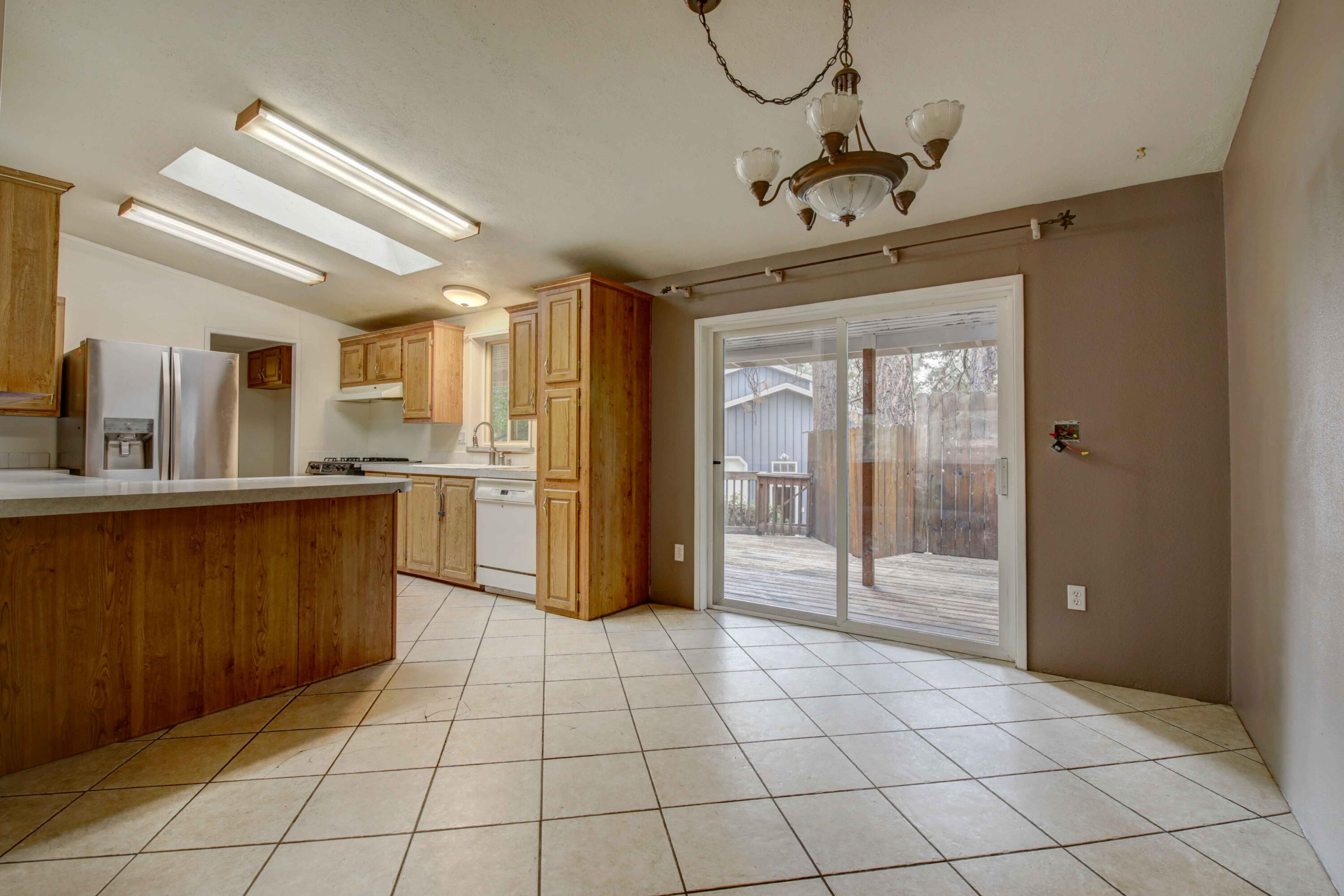 60184 Crater Road Bend, OR 97702 - Photo 10 of 29 Sliding door to spacious back deck.