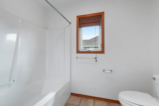 $424,900 | 33 North Ashland Avenue, Sturgeon Bay, WI 54235