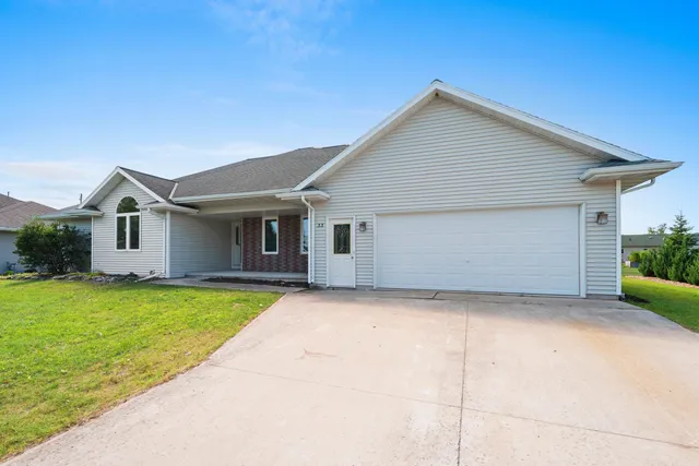 $424,900 | 33 North Ashland Avenue, Sturgeon Bay, WI 54235