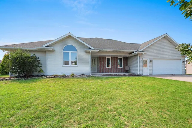 $424,900 | 33 North Ashland Avenue, Sturgeon Bay, WI 54235
