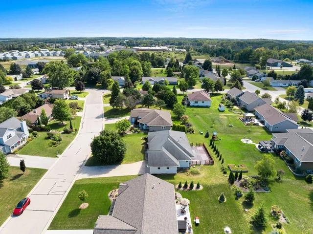 $424,900 | 33 North Ashland Avenue, Sturgeon Bay, WI 54235