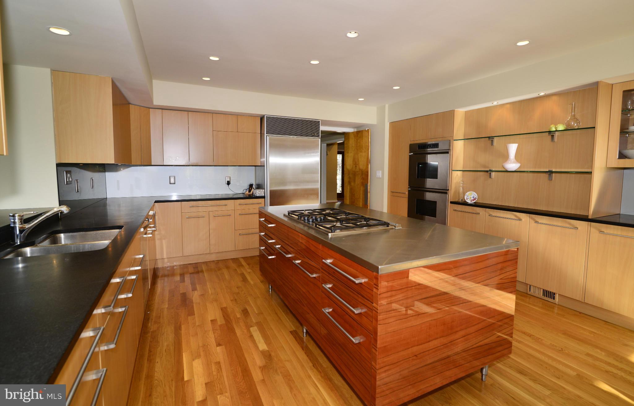 1596 North Village Road Reston, VA 20194 - Photo 11 of 29 Kitchen