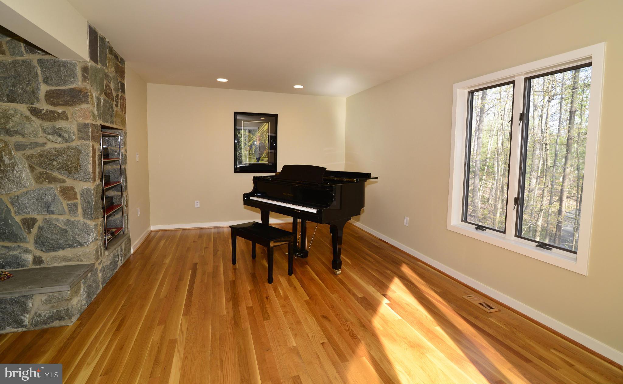 1596 North Village Road Reston, VA 20194 - Photo 13 of 29 Interior (General)