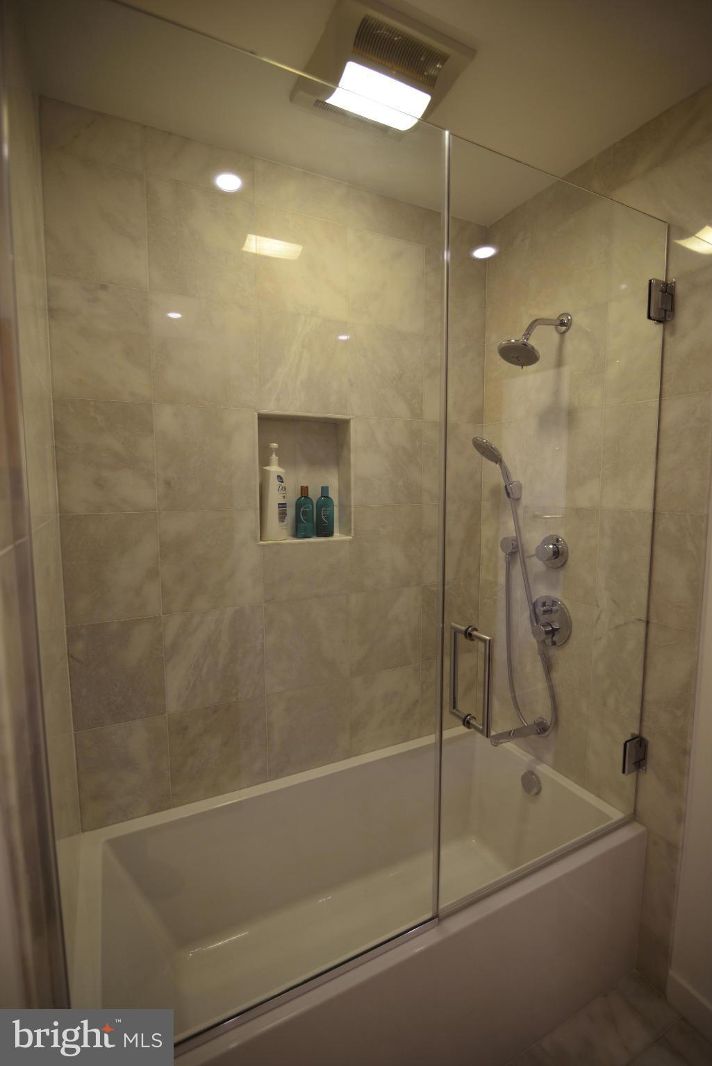 1596 North Village Road Reston, VA 20194 - Photo 16 of 29 Bath