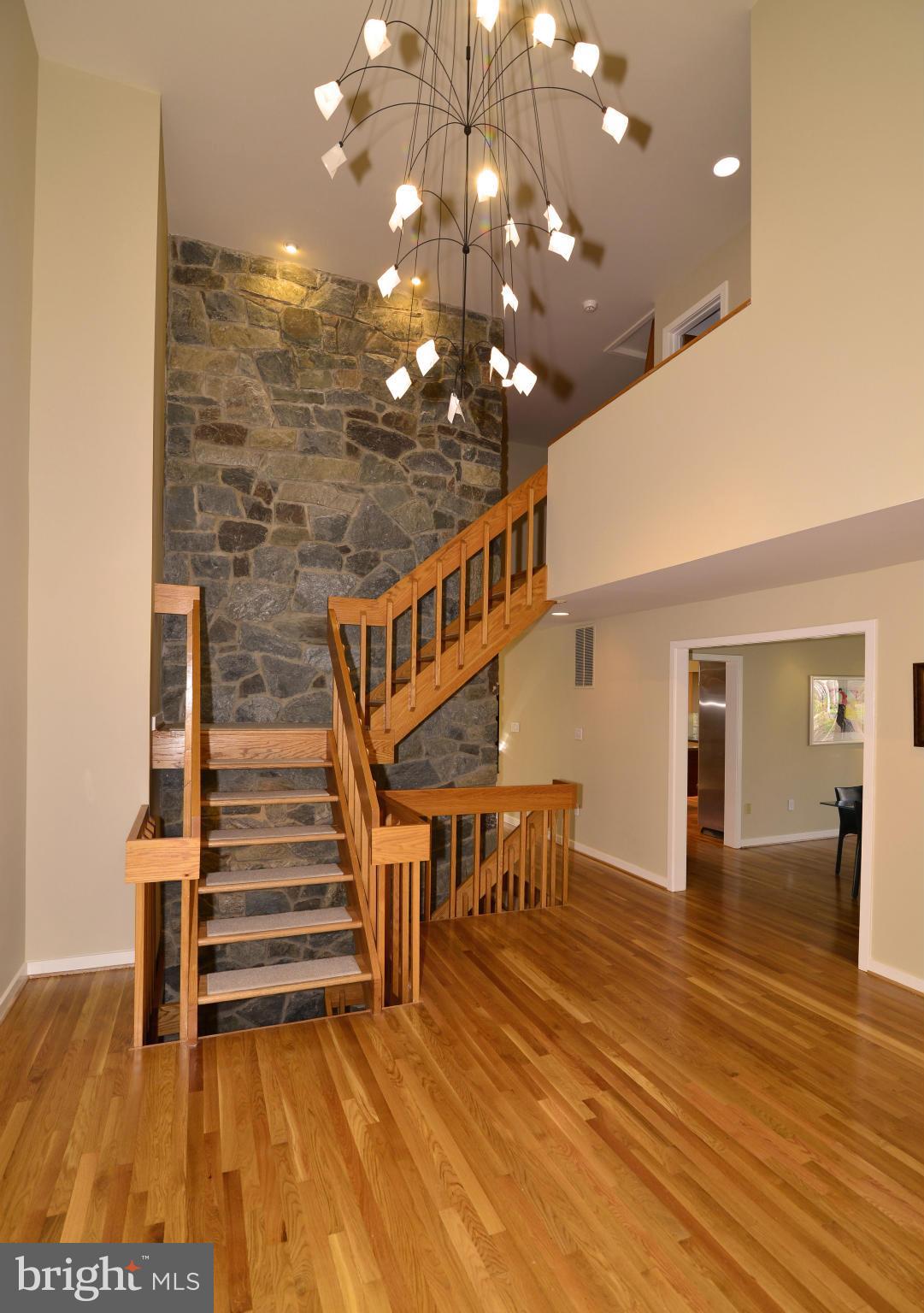 1596 North Village Road Reston, VA 20194 - Photo 5 of 29 Foyer