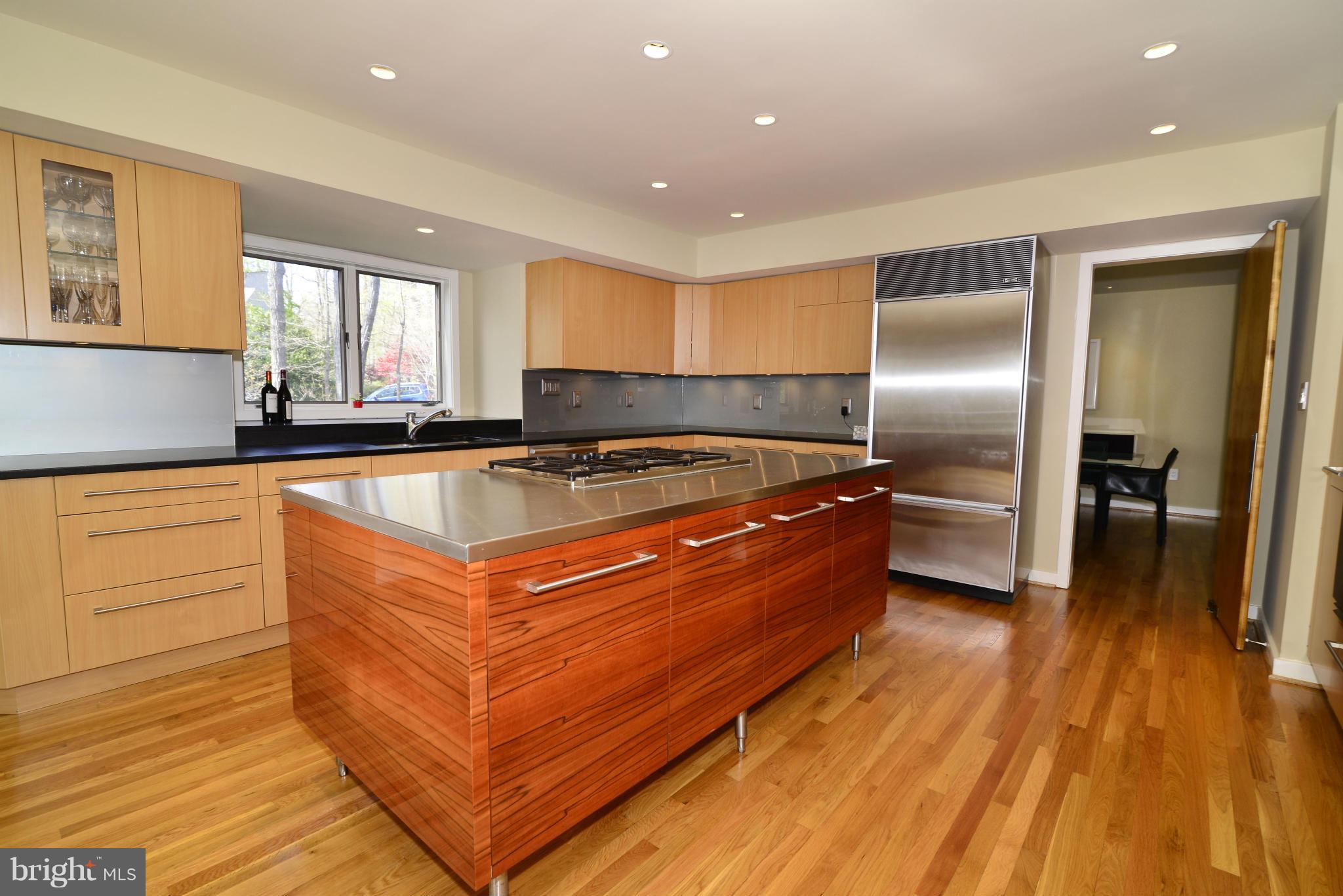 1596 North Village Road Reston, VA 20194 - Photo 10 of 29 Kitchen