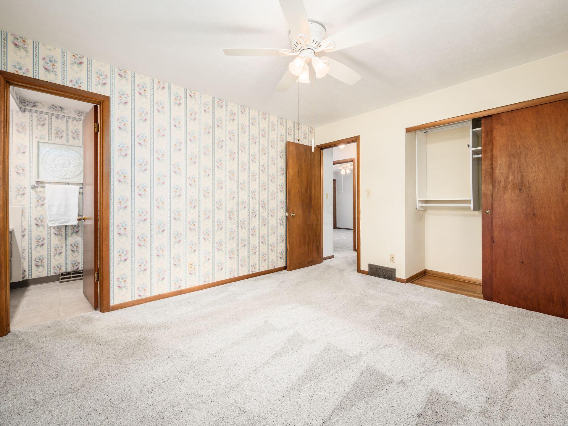 995 Plum Ridge Columbus, OH 43213 - Photo 14 of 41 Primary Suite