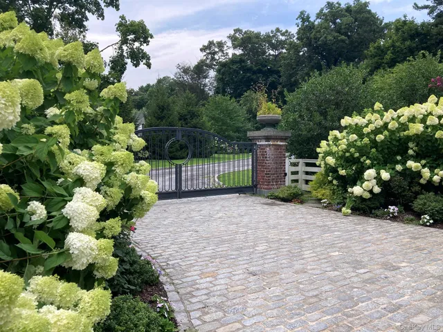 $4,800 | 2 Red Ground Road, Old Westbury, NY 11568