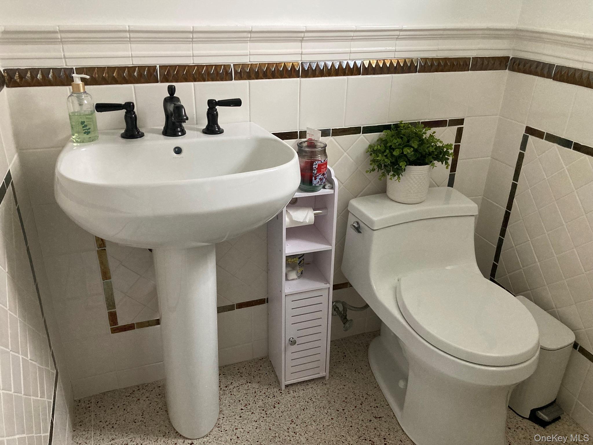 2 Red Ground Road Old Westbury, NY 11568 - Photo 16 of 19 Half bath