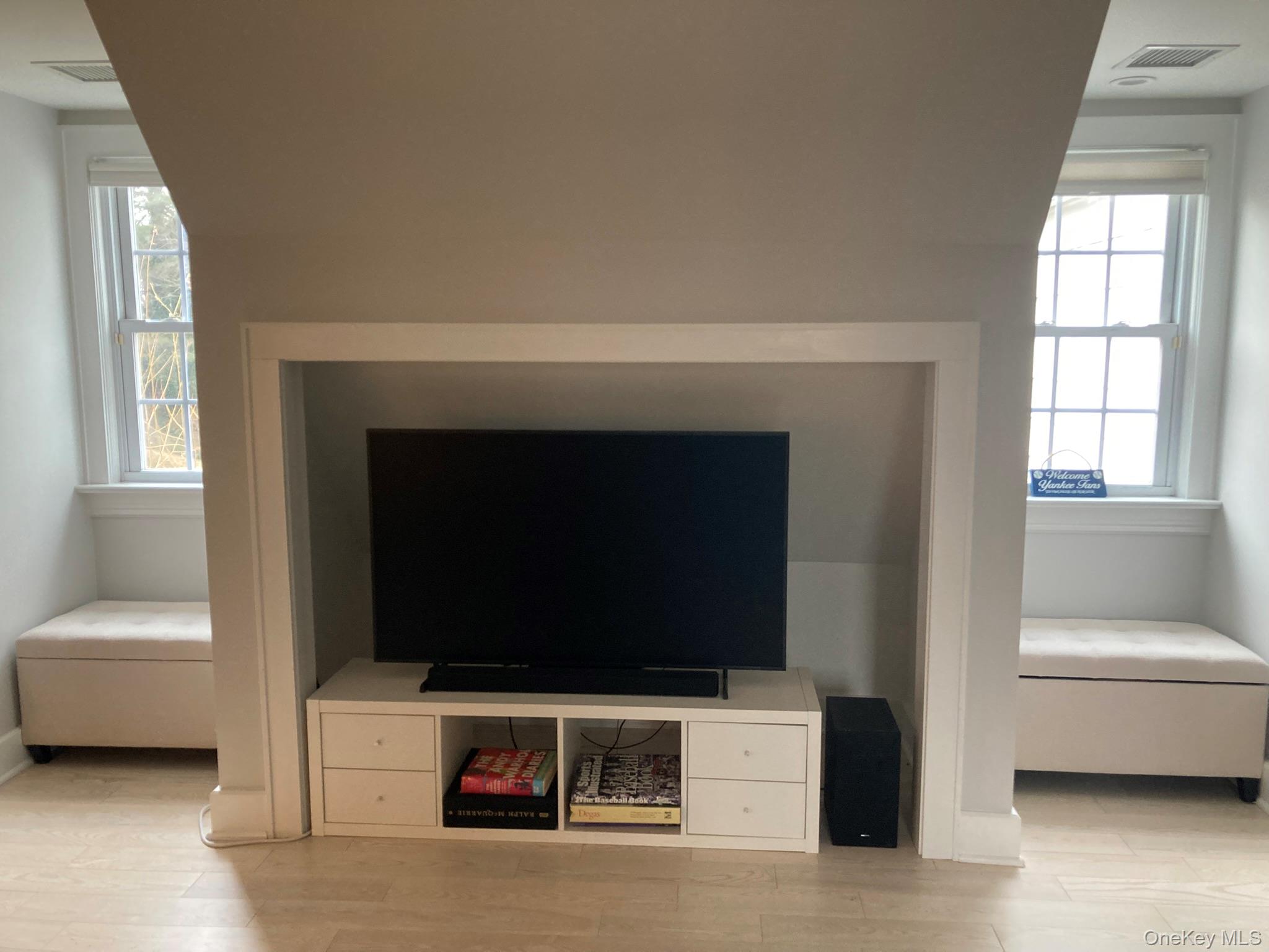 2 Red Ground Road Old Westbury, NY 11568 - Photo 4 of 19 Living Room