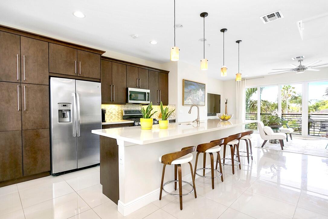 2900 Northeast 12th Ter Unit 32  