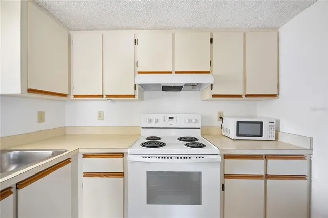 $139,900 | 19505 Quesada Avenue, Unit EE204, Port Charlotte, FL 33948