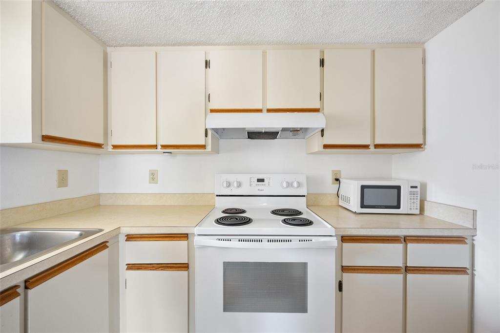 19505 Quesada Avenue, Unit EE204 Port Charlotte, FL 33948 - Photo 11 of 32