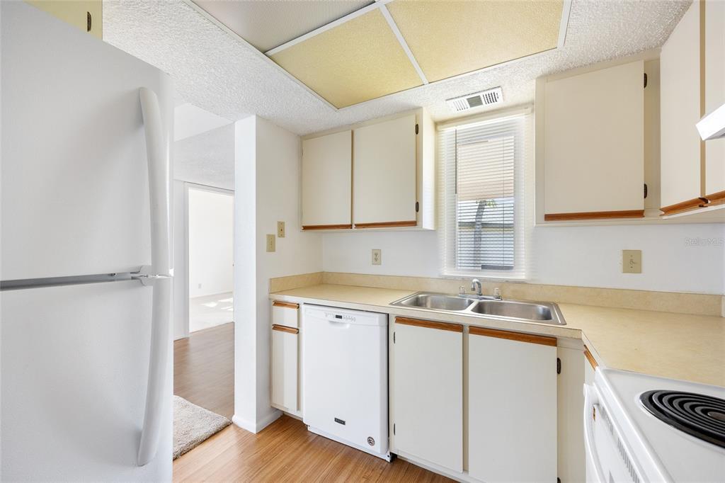 19505 Quesada Avenue, Unit EE204 Port Charlotte, FL 33948 - Photo 10 of 32