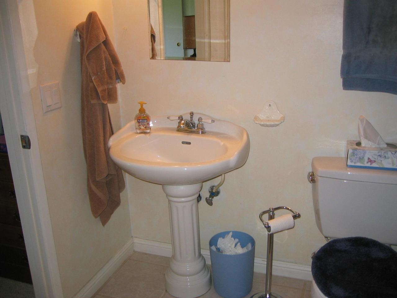 5010 Birchwood Road Santa Barbara, CA 93111 - Photo 7 of 12 Upstairs bath
