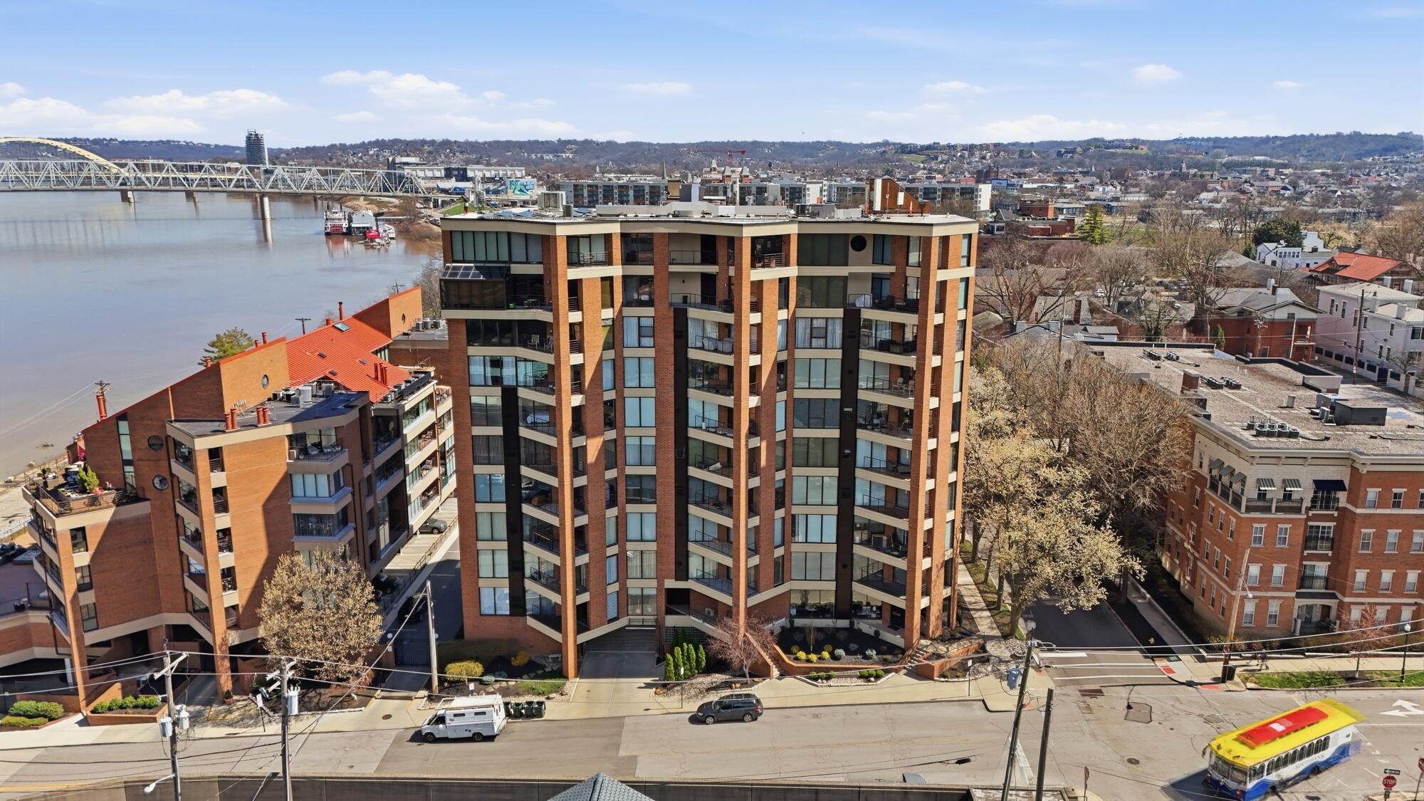 100 Riverside Place, Unit 403 Covington, KY 41011 - Photo 1 of 33