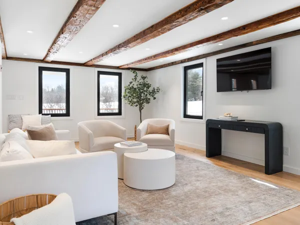 $1,380,000 | 533 Highway 135, Monmouth, ME 04259