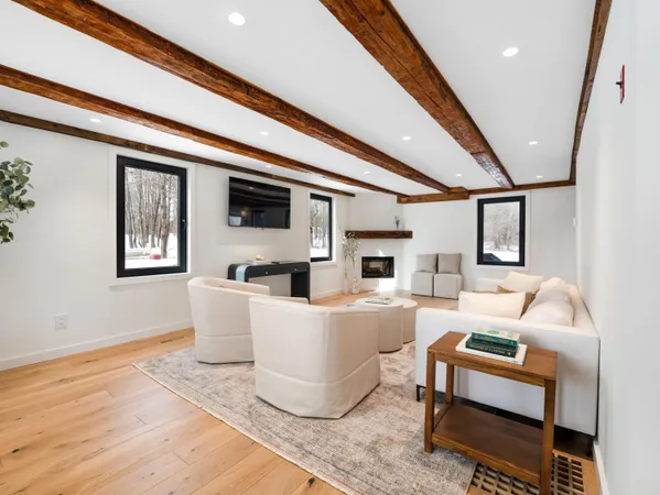 $1,380,000 | 533 Highway 135, Monmouth, ME 04259