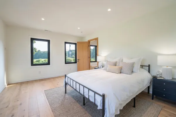 $1,380,000 | 533 Highway 135, Monmouth, ME 04259