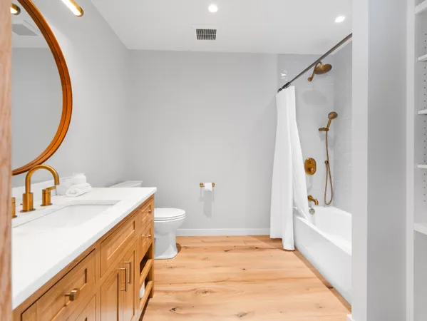 $1,380,000 | 533 Highway 135, Monmouth, ME 04259