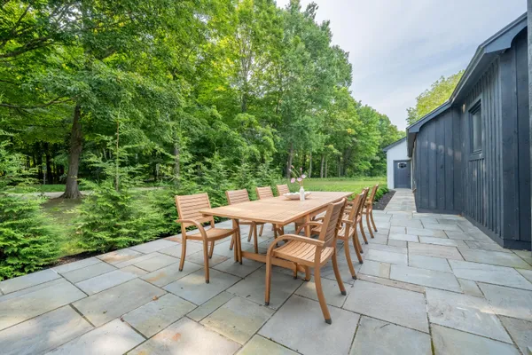 $1,380,000 | 533 Highway 135, Monmouth, ME 04259