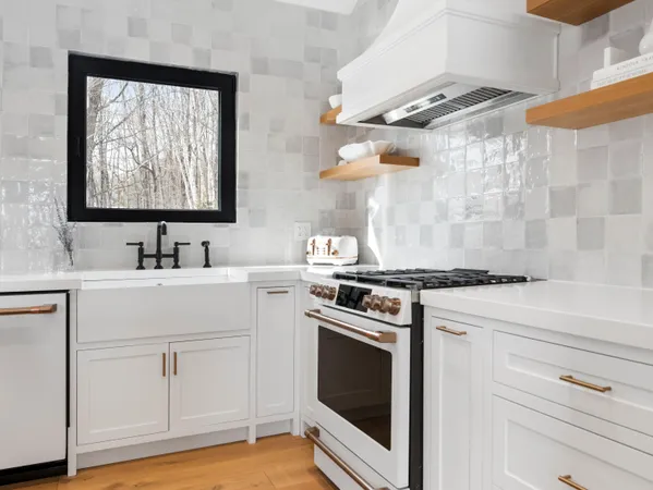 $1,380,000 | 533 Highway 135, Monmouth, ME 04259