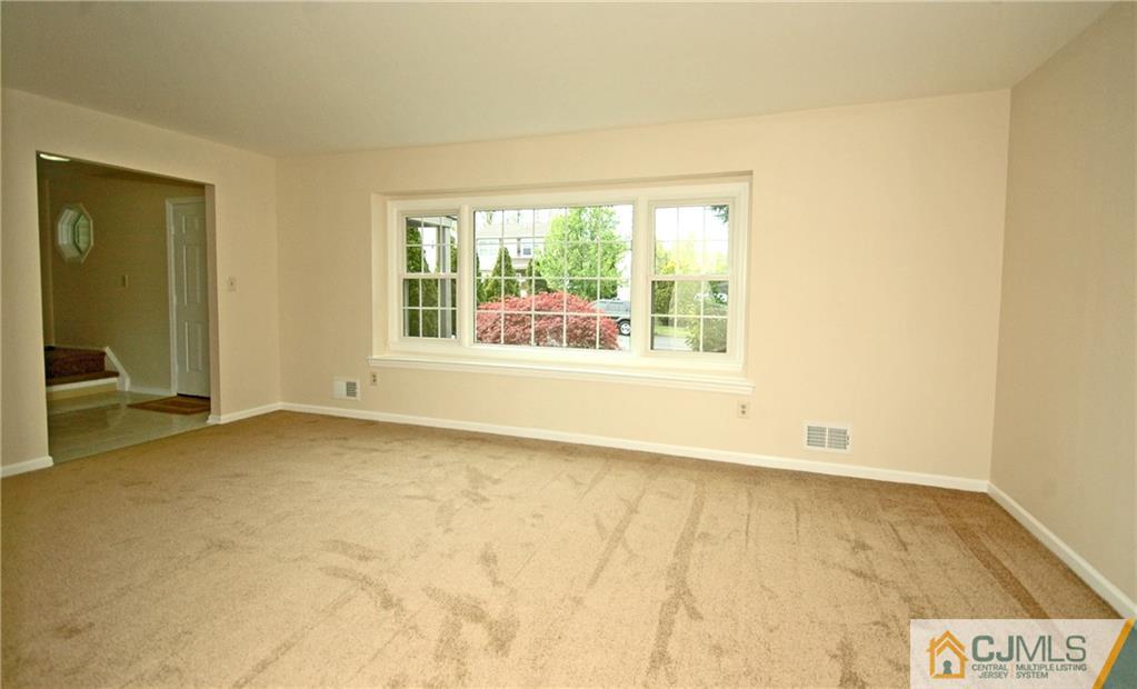 43 Brookside Road Edison, NJ 08817 - Photo 3 of 21 an empty room with a window